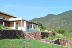 Orizzonte Relais, typical Aeolian houses in Salina